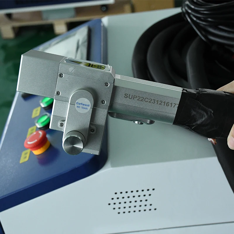 SUP22C ハンドヘルドレーザー洗浄ヘッド 新型3000W - Industrial Laser Rust Removal Machine のレビューと価格